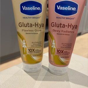 Vaseline Gluta-Hya Flawless Glow & Dewy Radiance Serum-in-Lotion Set